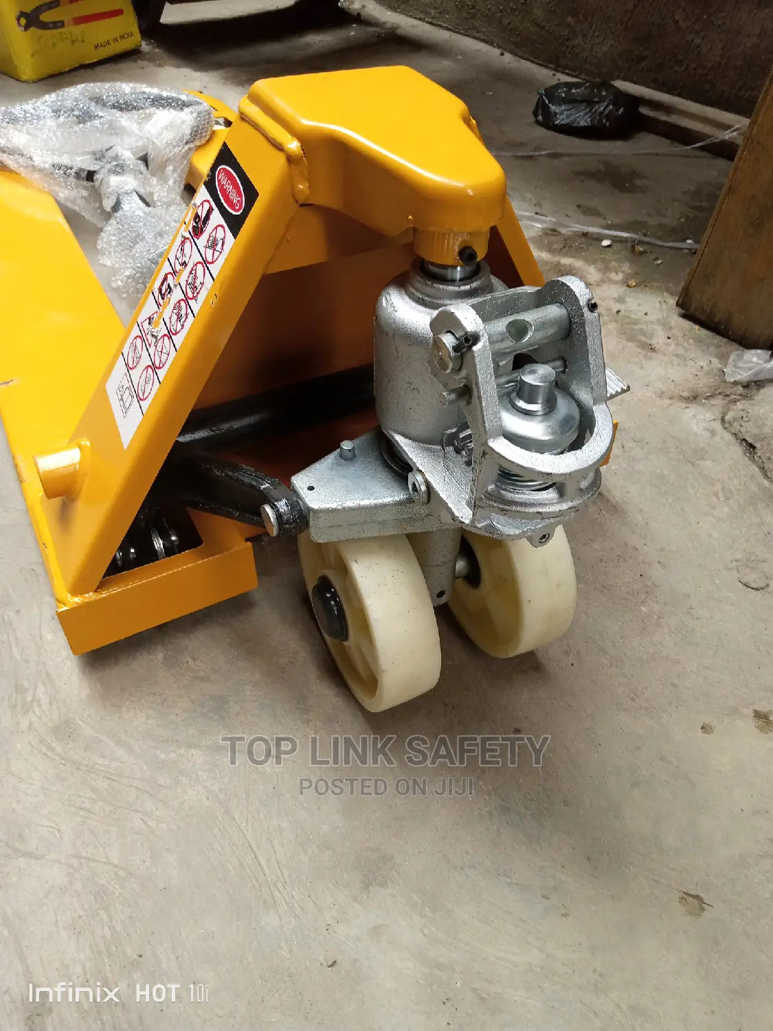 2.5 Pallet Truck 2ton.6mouth Guarante