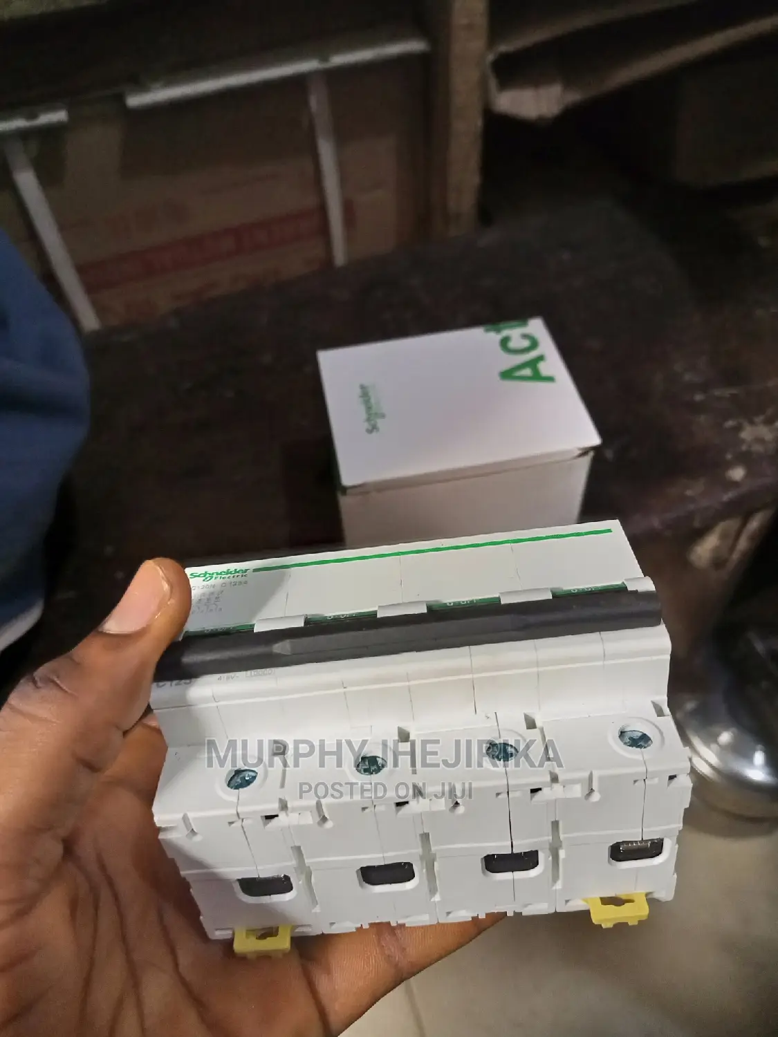 Schneider Circuit Breaker 125 Amps 4 Pole