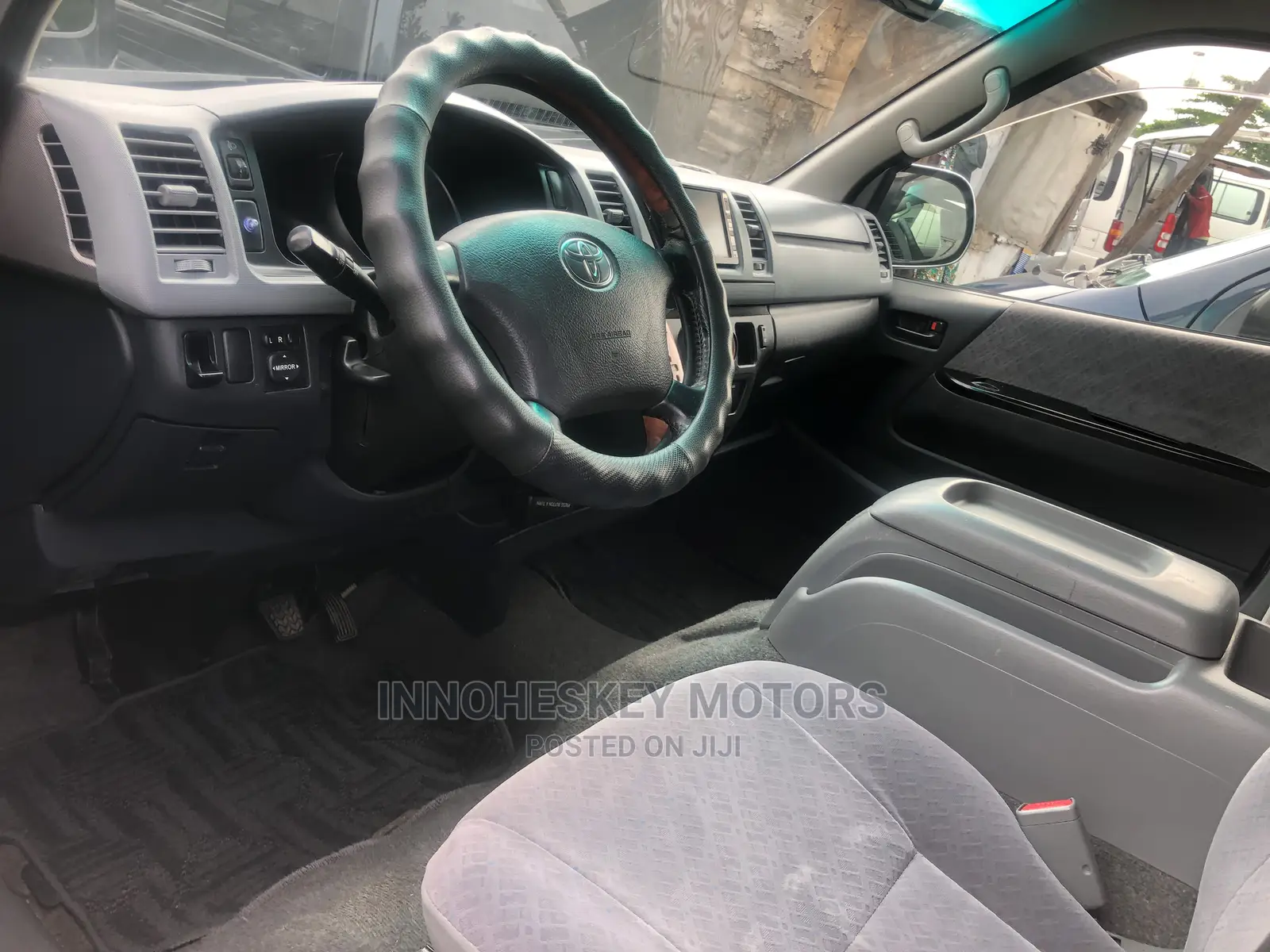 Toyota HiAce 2010 Black