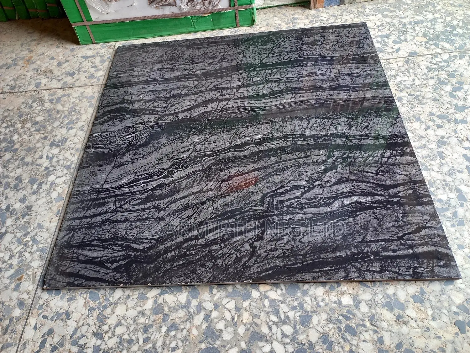 Q8855 Tigre Black Design
