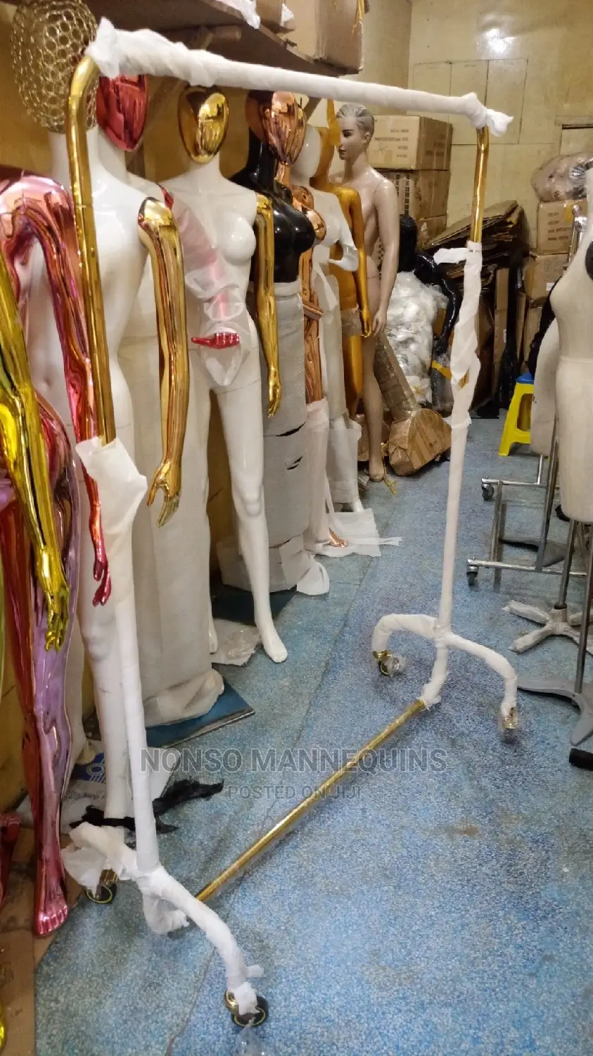 Single Gold Cloth Rack For Clothes Display