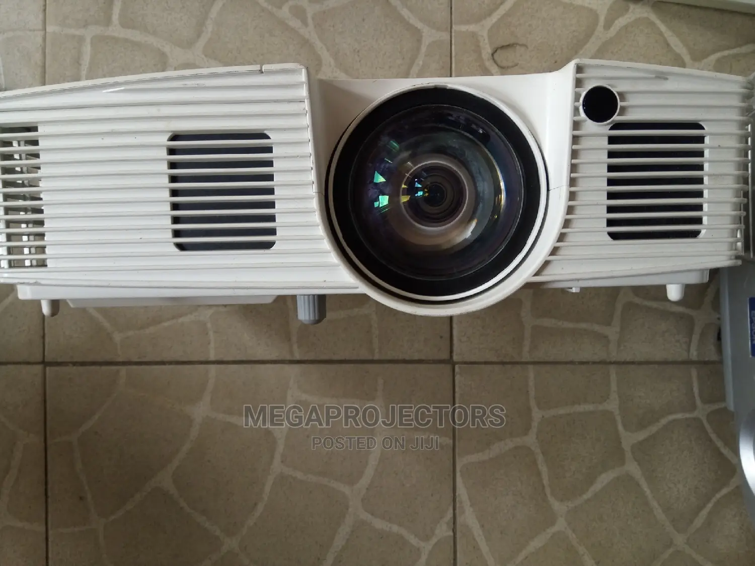 First Rate Exclusive Optoma Projector