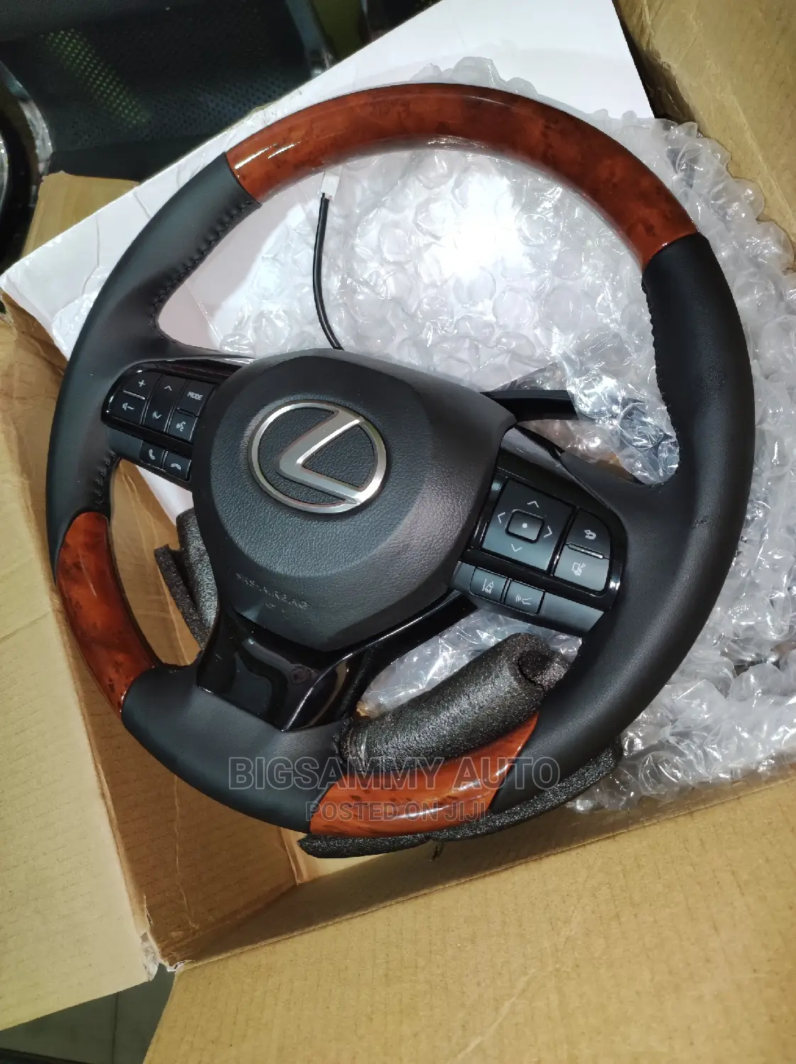 Lexus LX 570 and GX 460 Steering Wheel