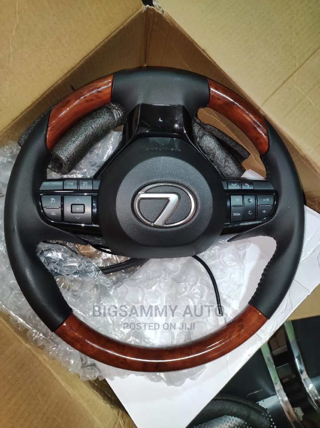 Lexus LX 570 and GX 460 Steering Wheel