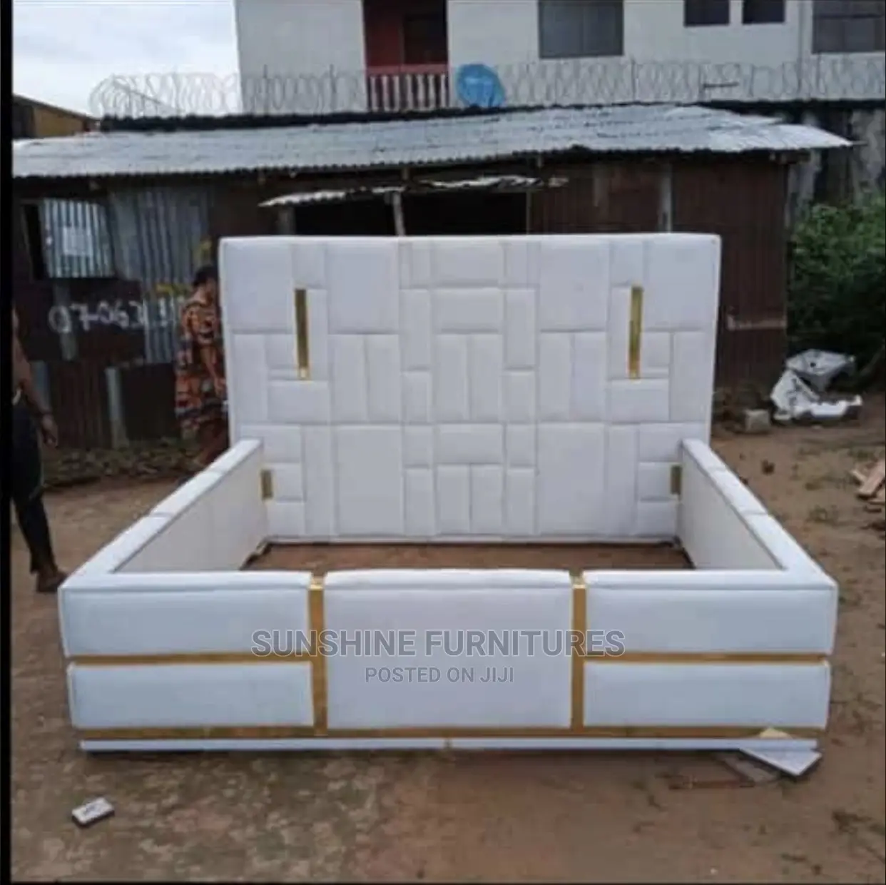 Full Upholstery Family Size Bedframe 6/6ft