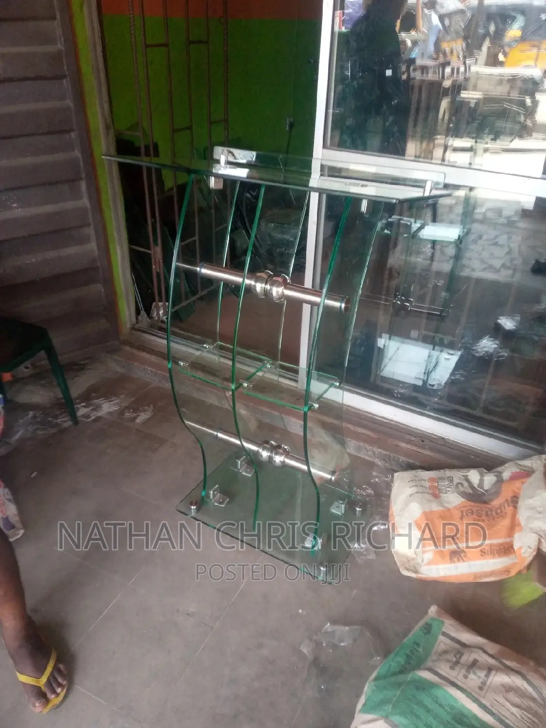 High Quality Glass Pulpit