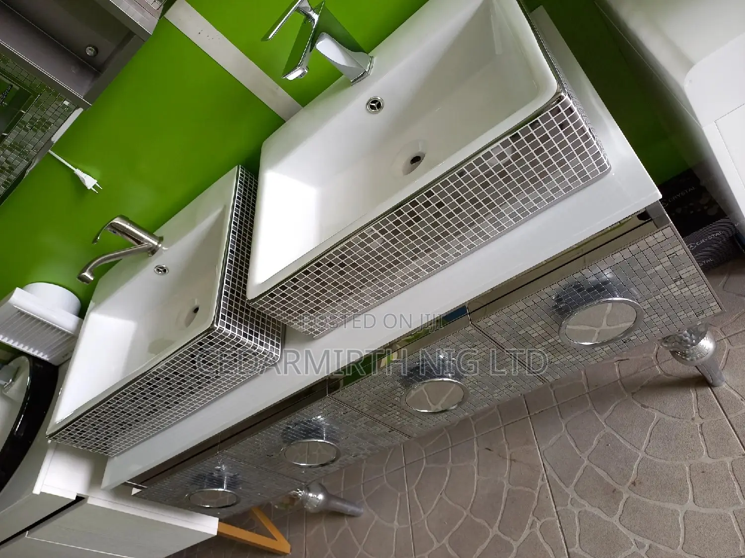 Double Basin Silver Mosaic Bathroom Cabinet