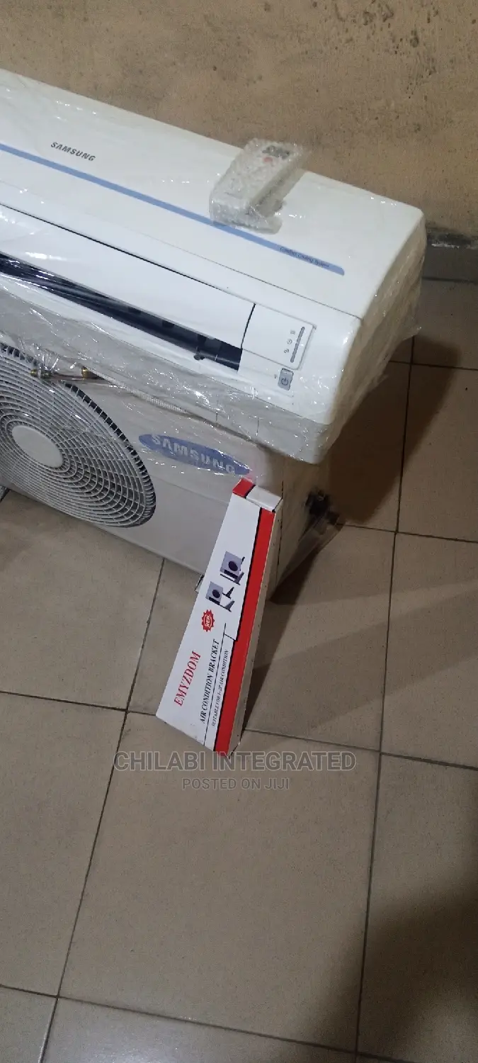Almost New, Foreign Used 1.5HP SAMSUNG Air Conditioner +KITS