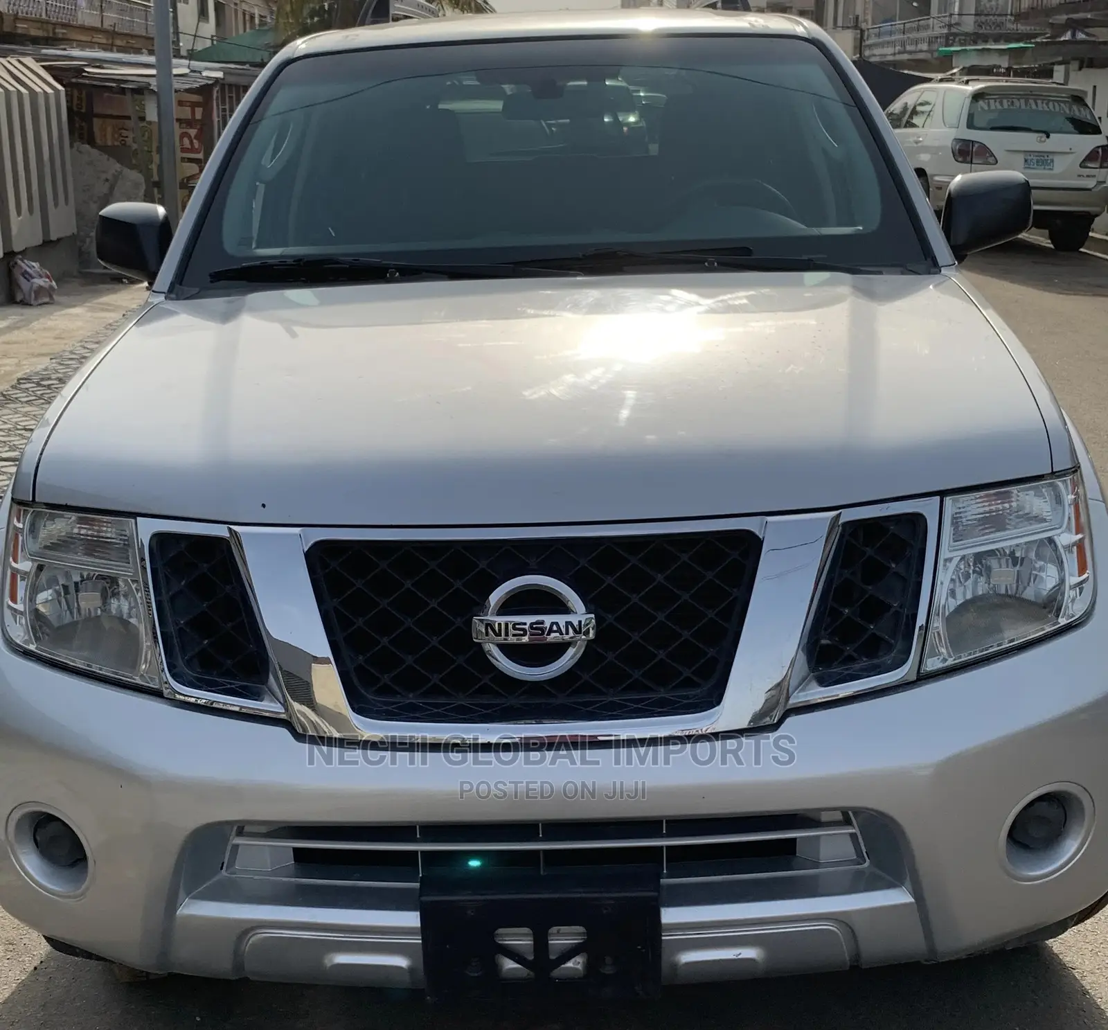 Nissan Pathfinder LE 2012 Silver