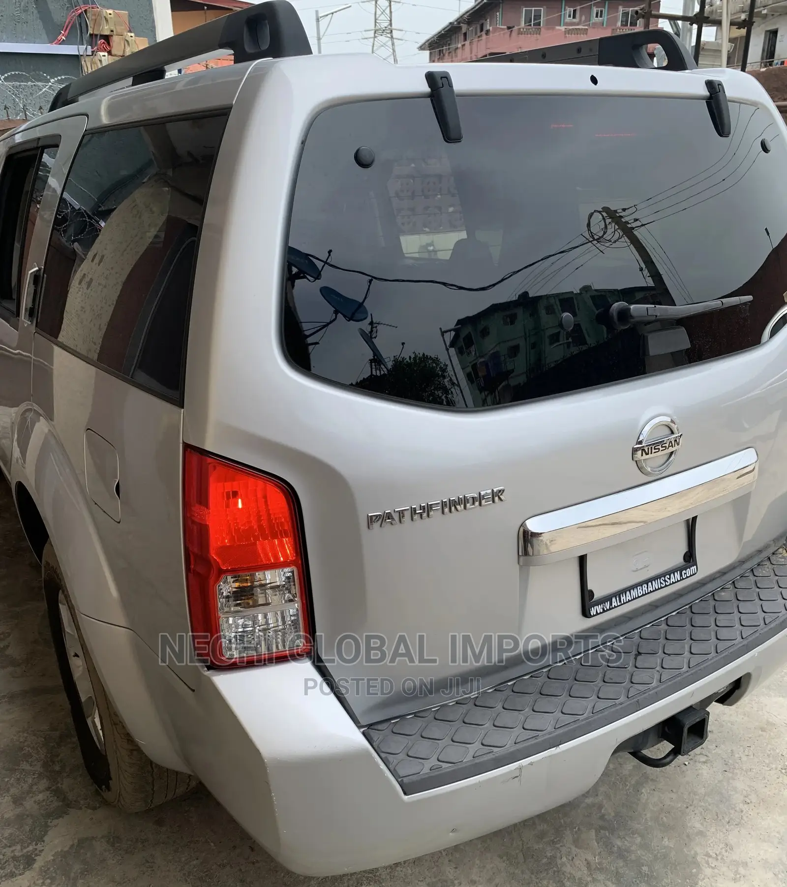 Nissan Pathfinder LE 2012 Silver