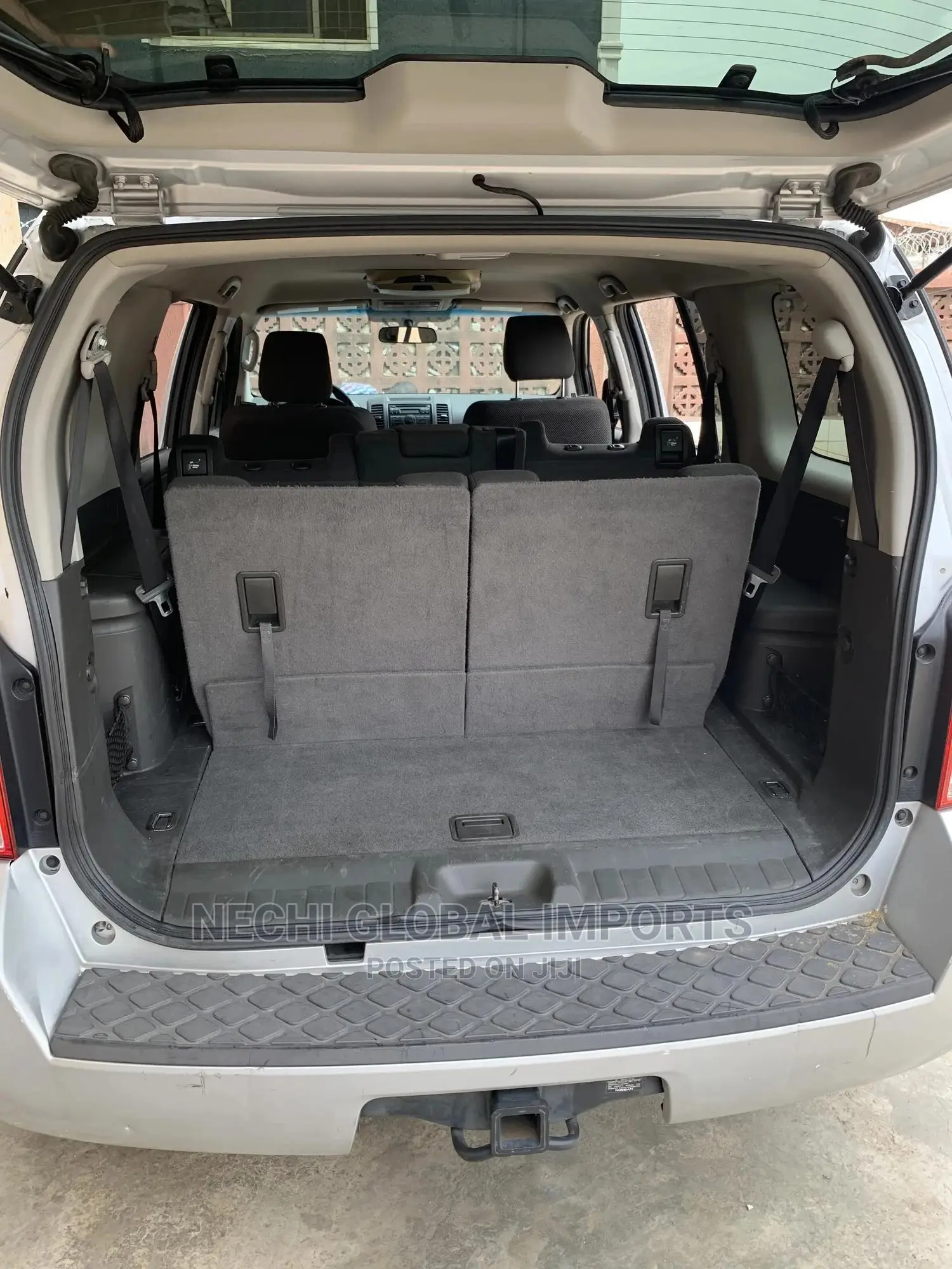 Nissan Pathfinder LE 2012 Silver