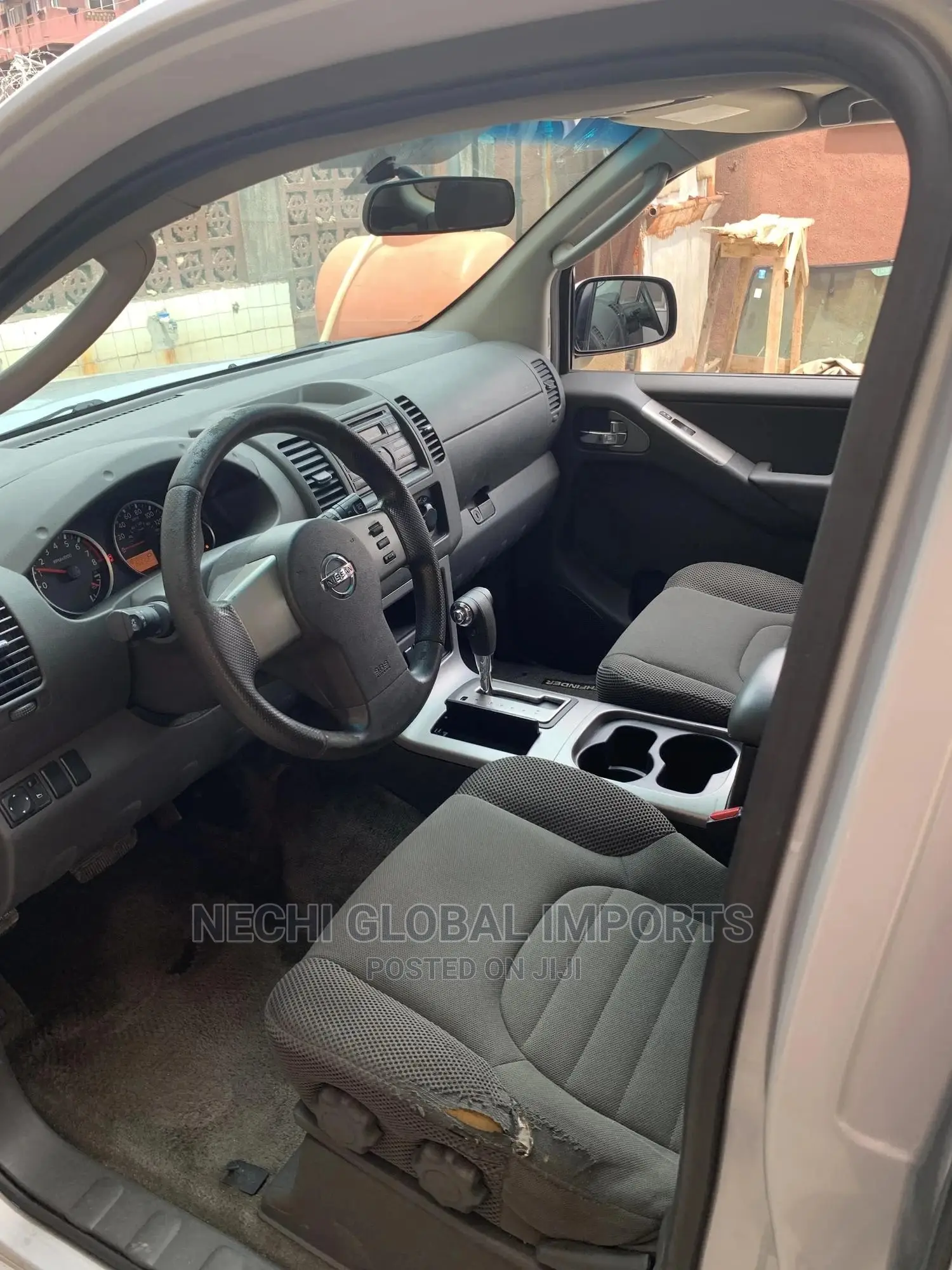 Nissan Pathfinder LE 2012 Silver