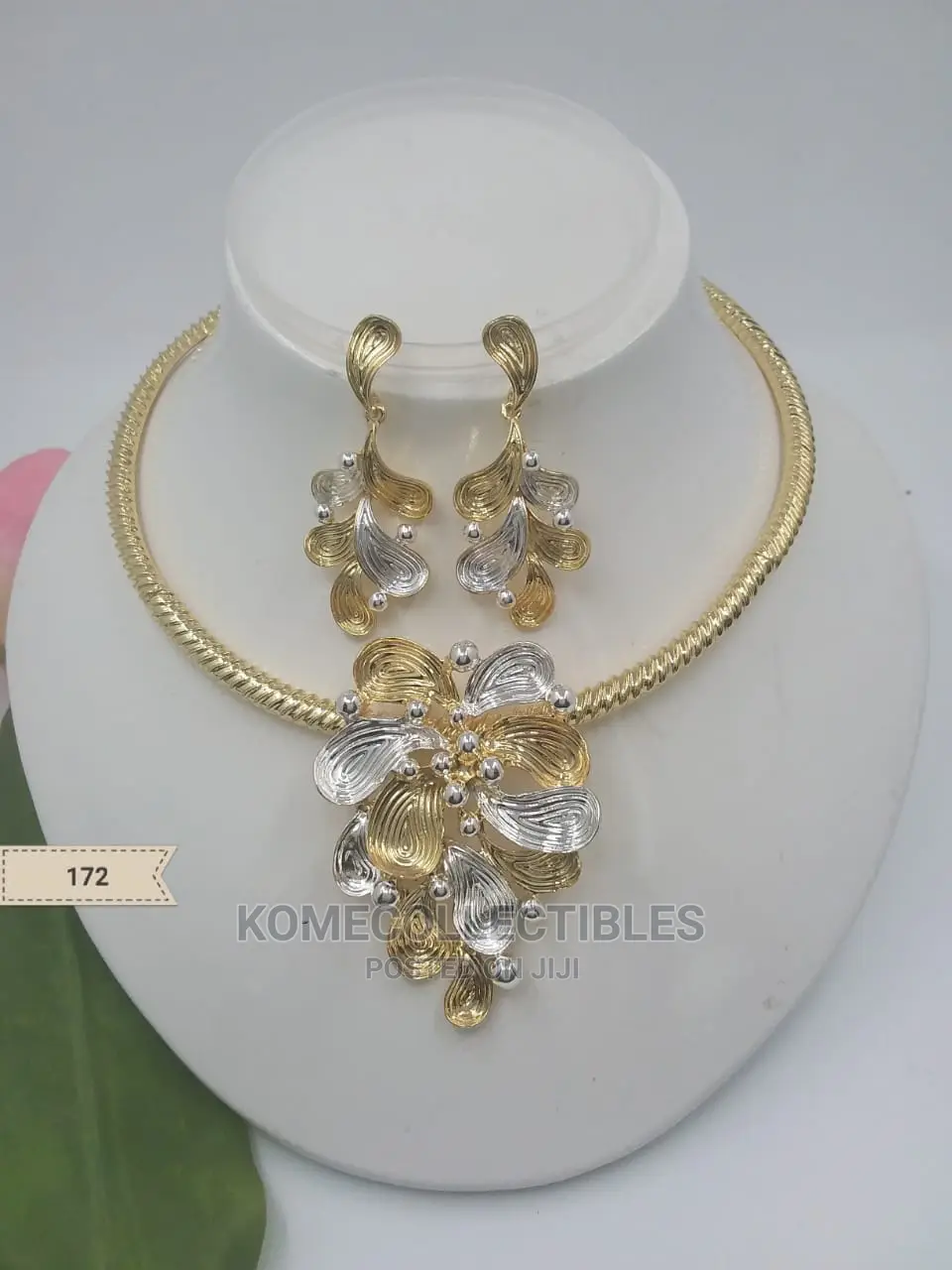 Dazzling Womens Jewelries Set