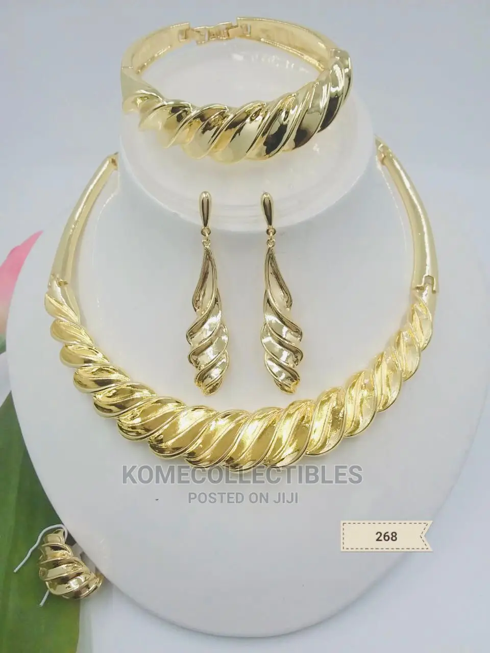 Dazzling Womens Jewelries Set