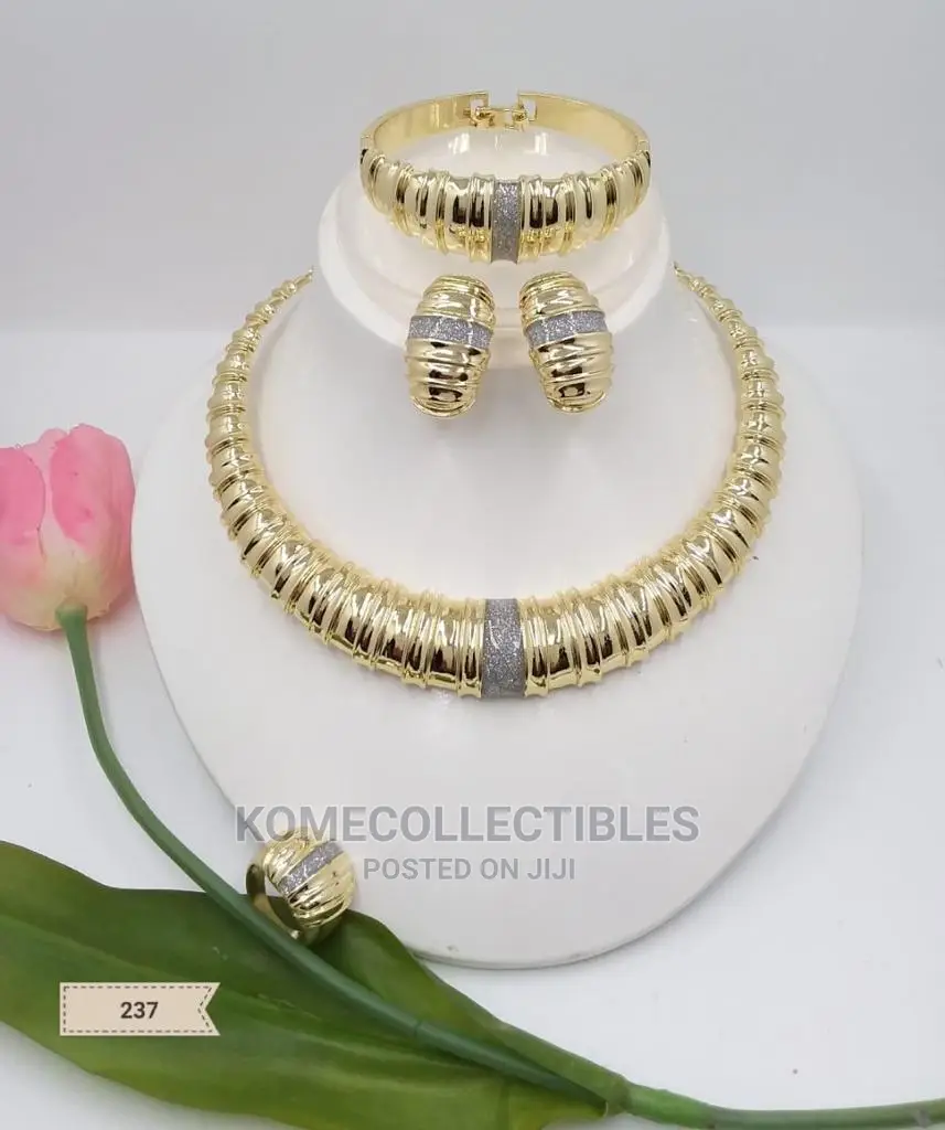 Dazzling Womens Jewelries Set