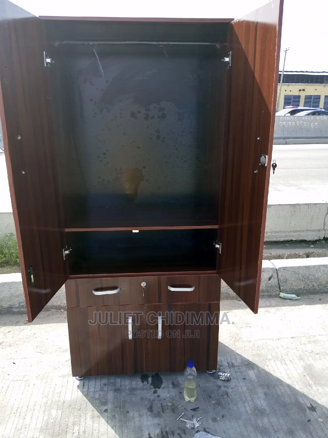 A Quality 32 Inches Wardrobe
