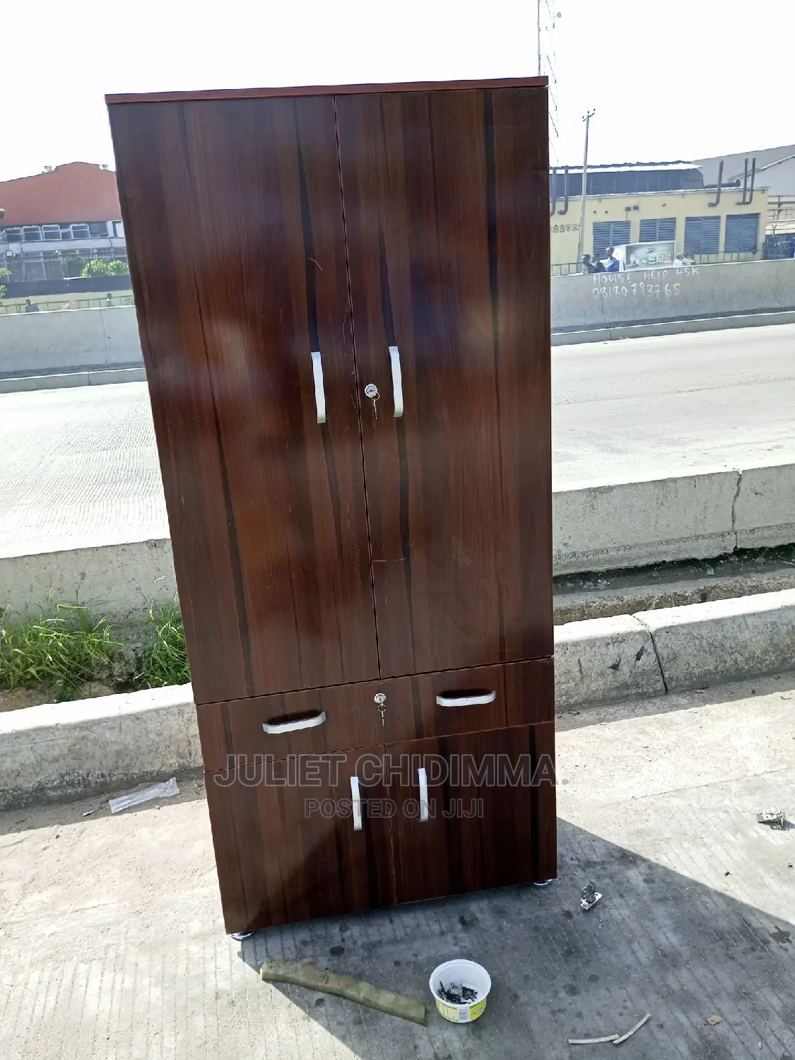 A Quality 32 Inches Wardrobe