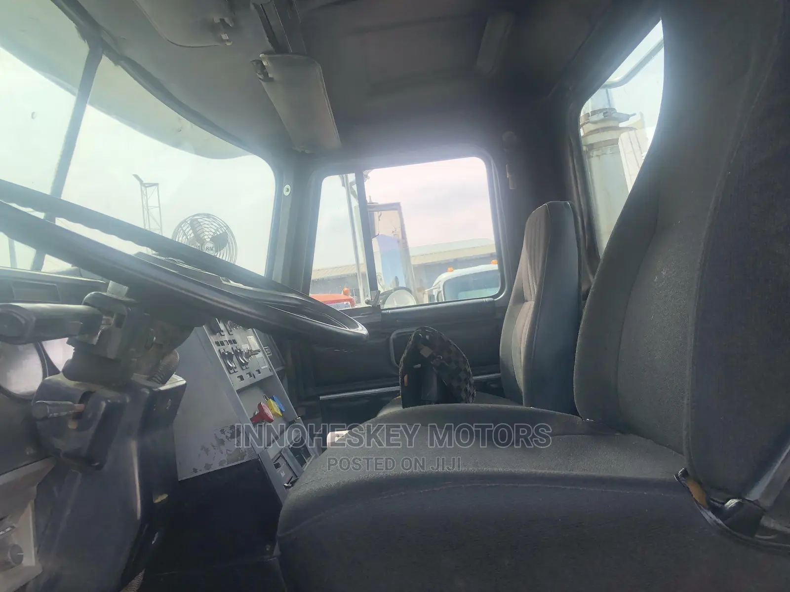 MACK Trailer Head