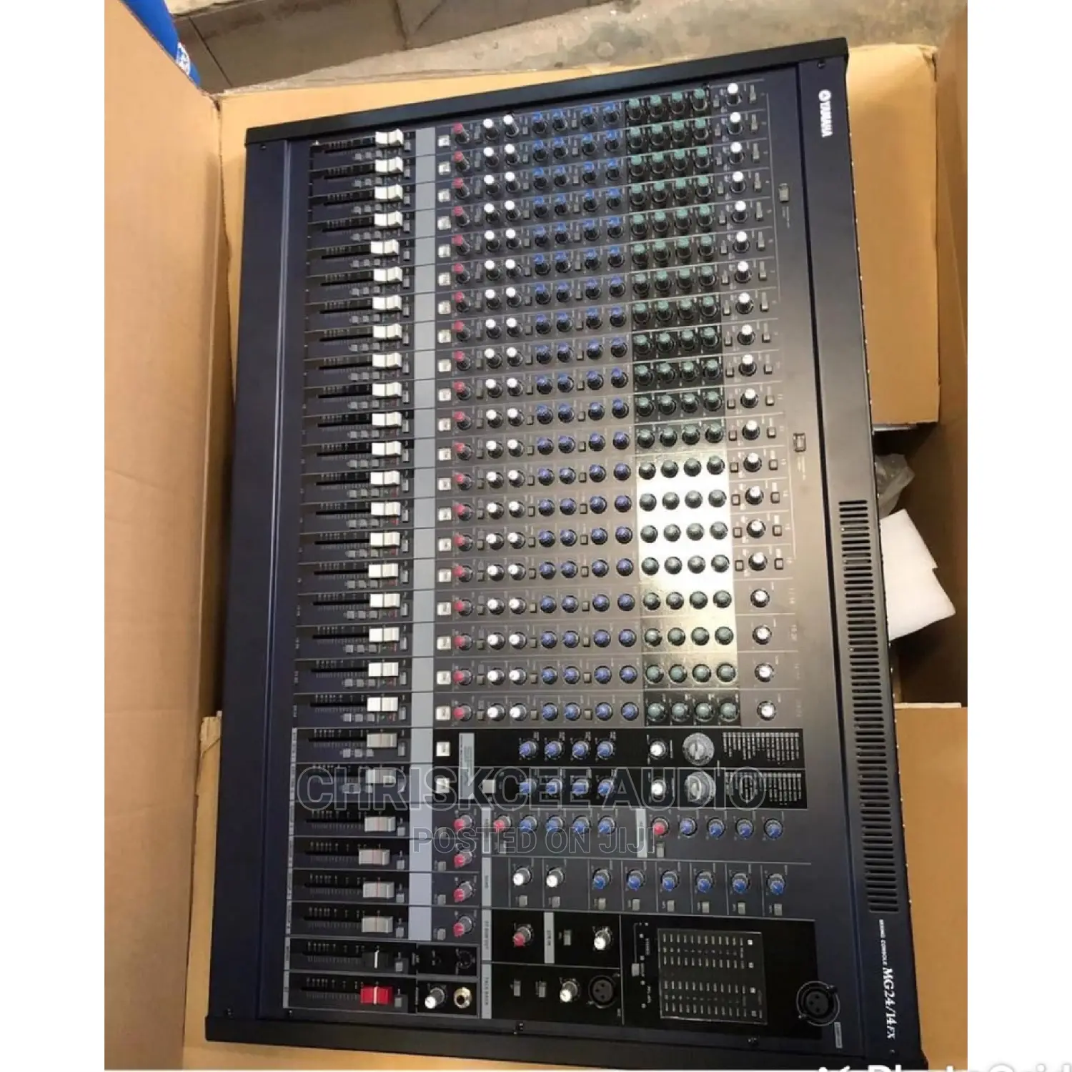 Yamaha 24 Channel Audio Mixer Mixing Console Mg24/14fx