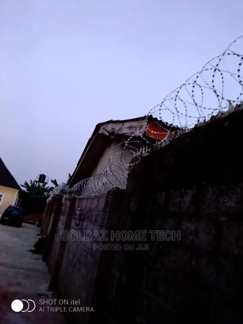 Concertina Wire; Razor Barb-Wire Fence