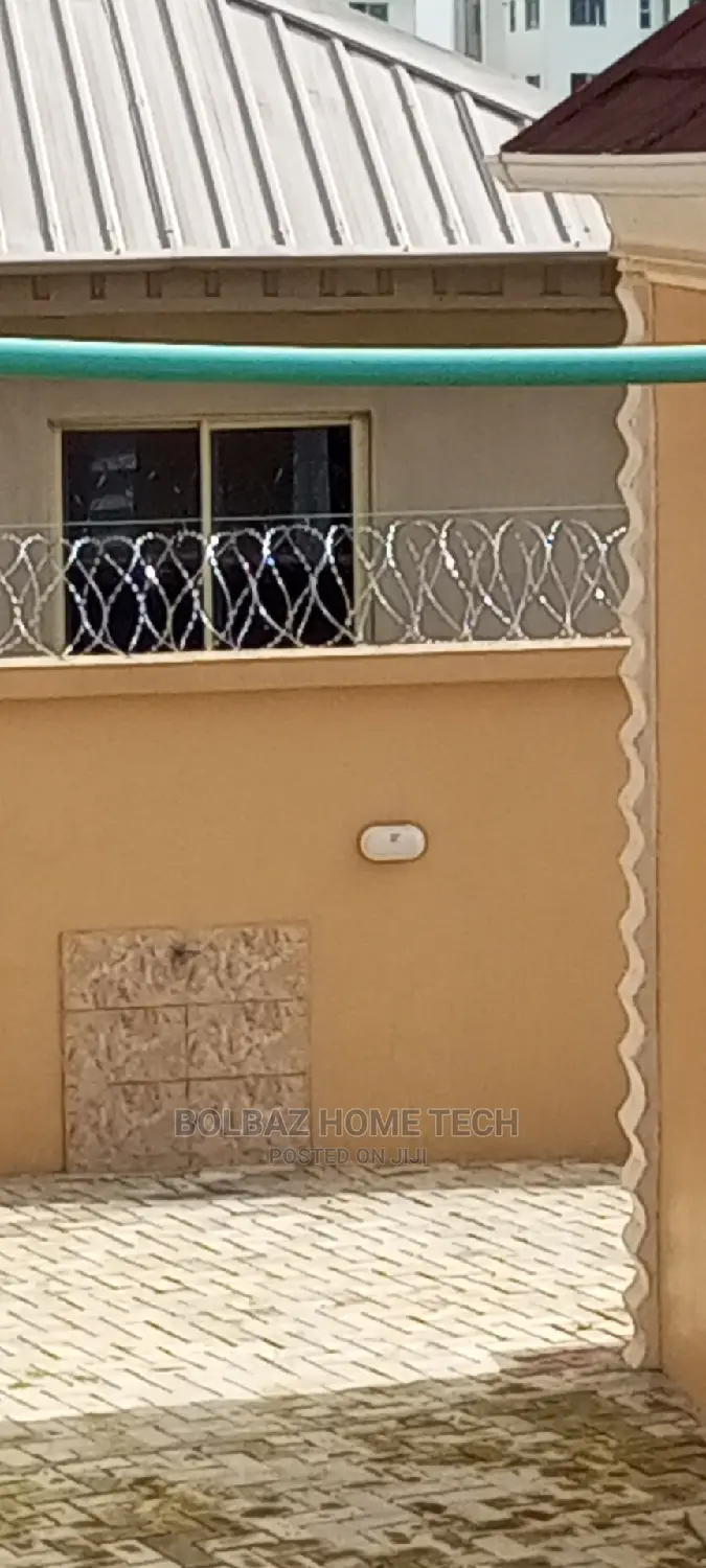 Concertina Wire; Razor Barb-Wire Fence