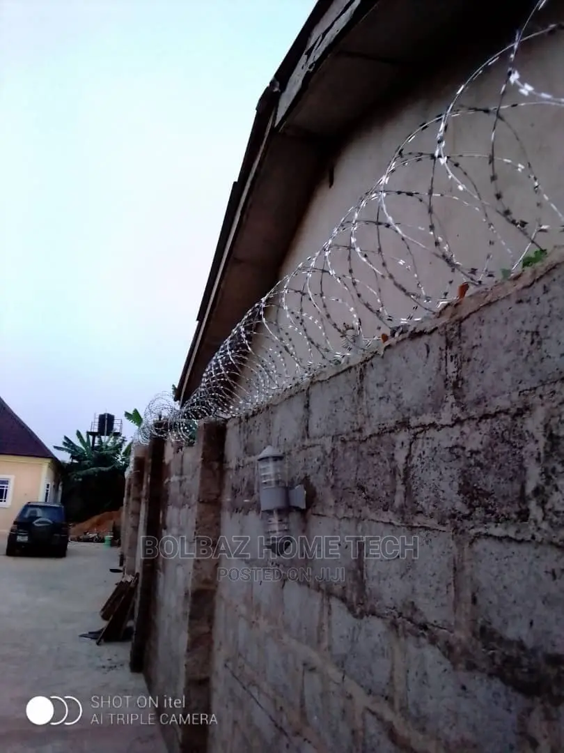 Concertina Wire; Razor Barb-Wire Fence