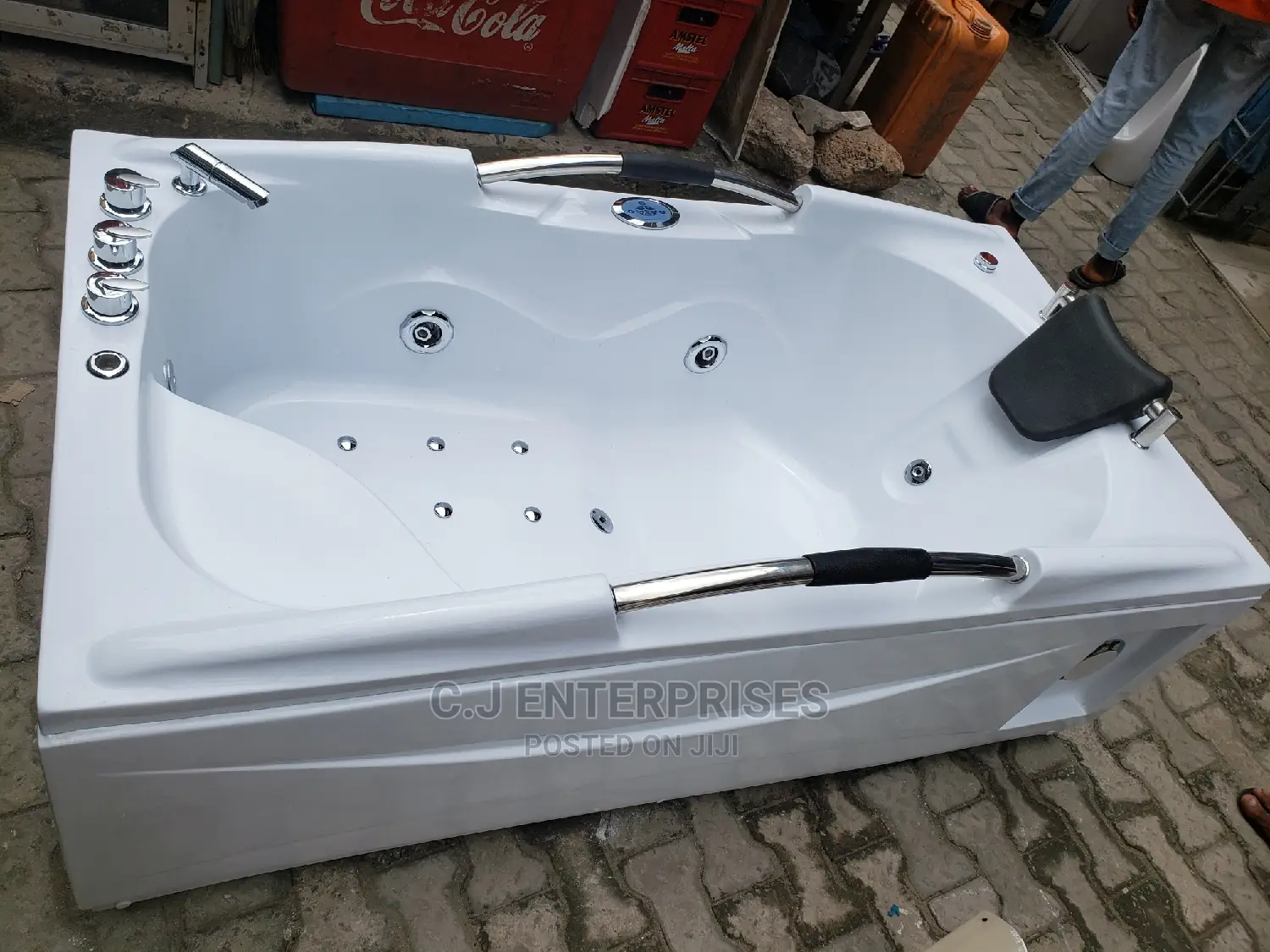 Single Jacuzzi Bath