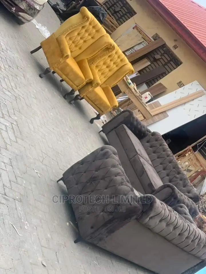 Sofa/Chair/Upholstery