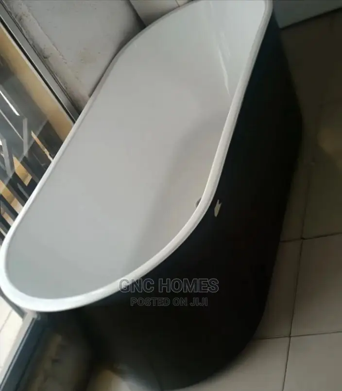 White/Black Acrylic Bathtubs