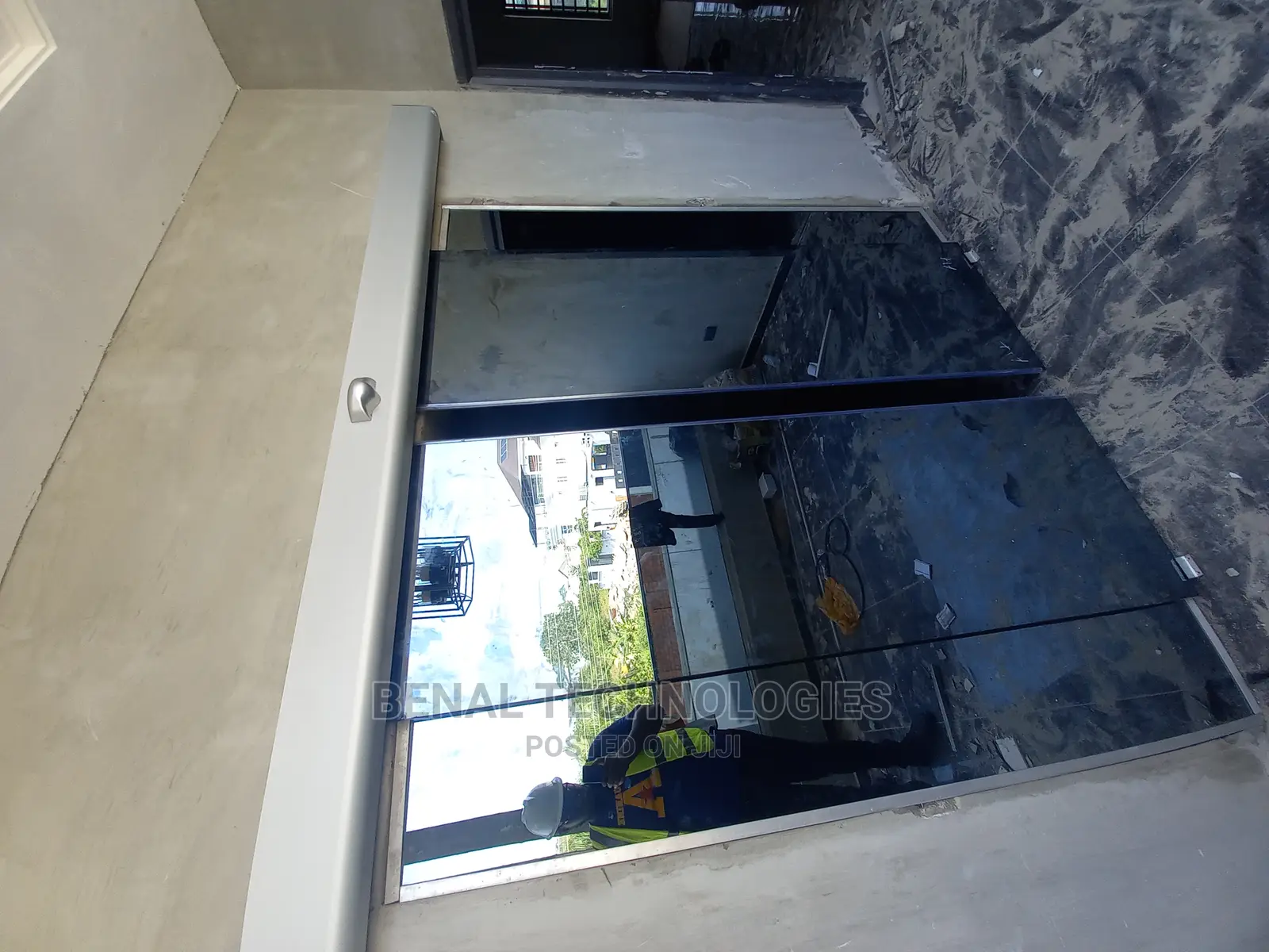 Very Quality Entrance Automatic Sensor Door in Yaba