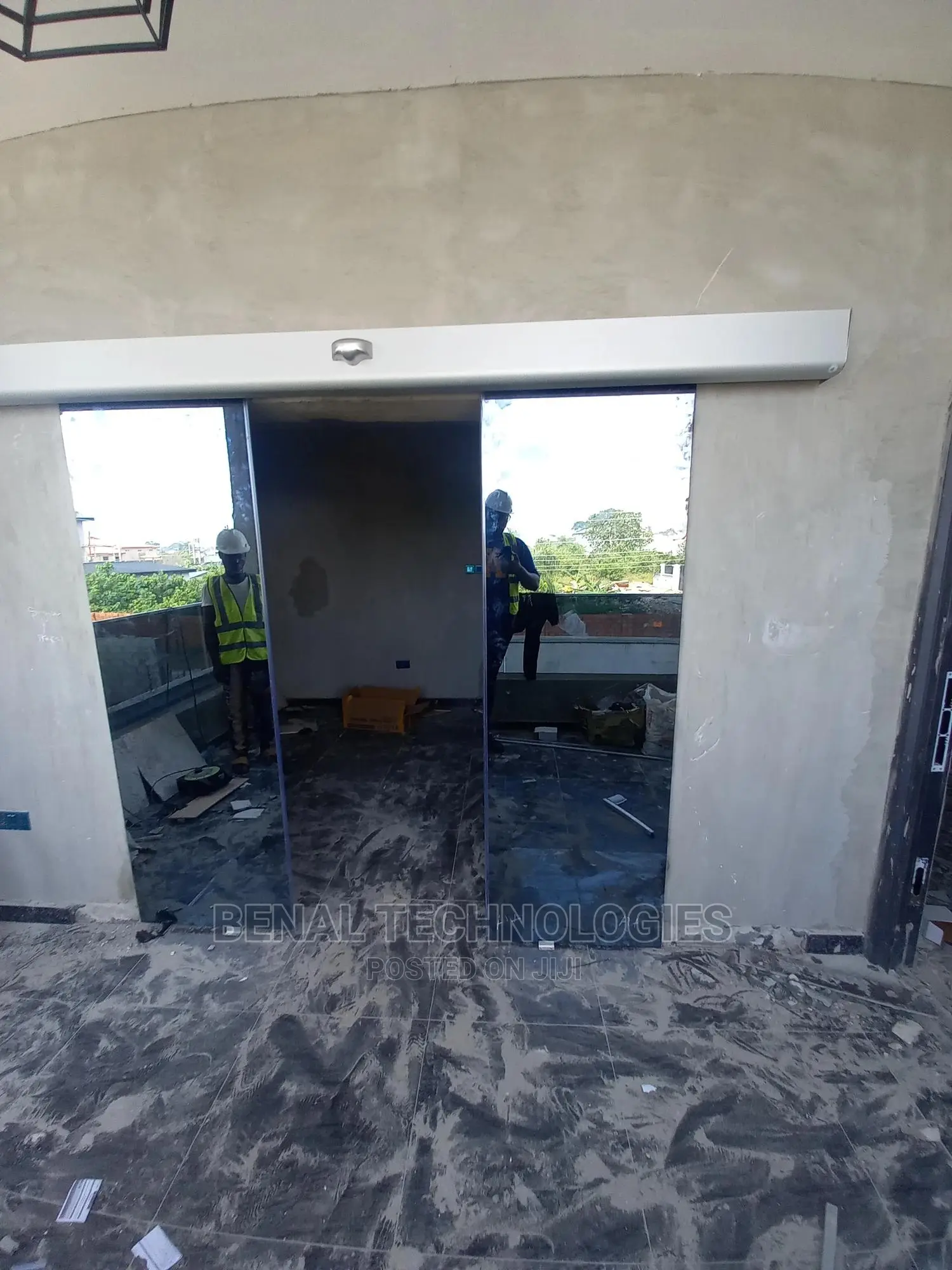Quality Entrance Automatic Sensor Door in Ikoyi