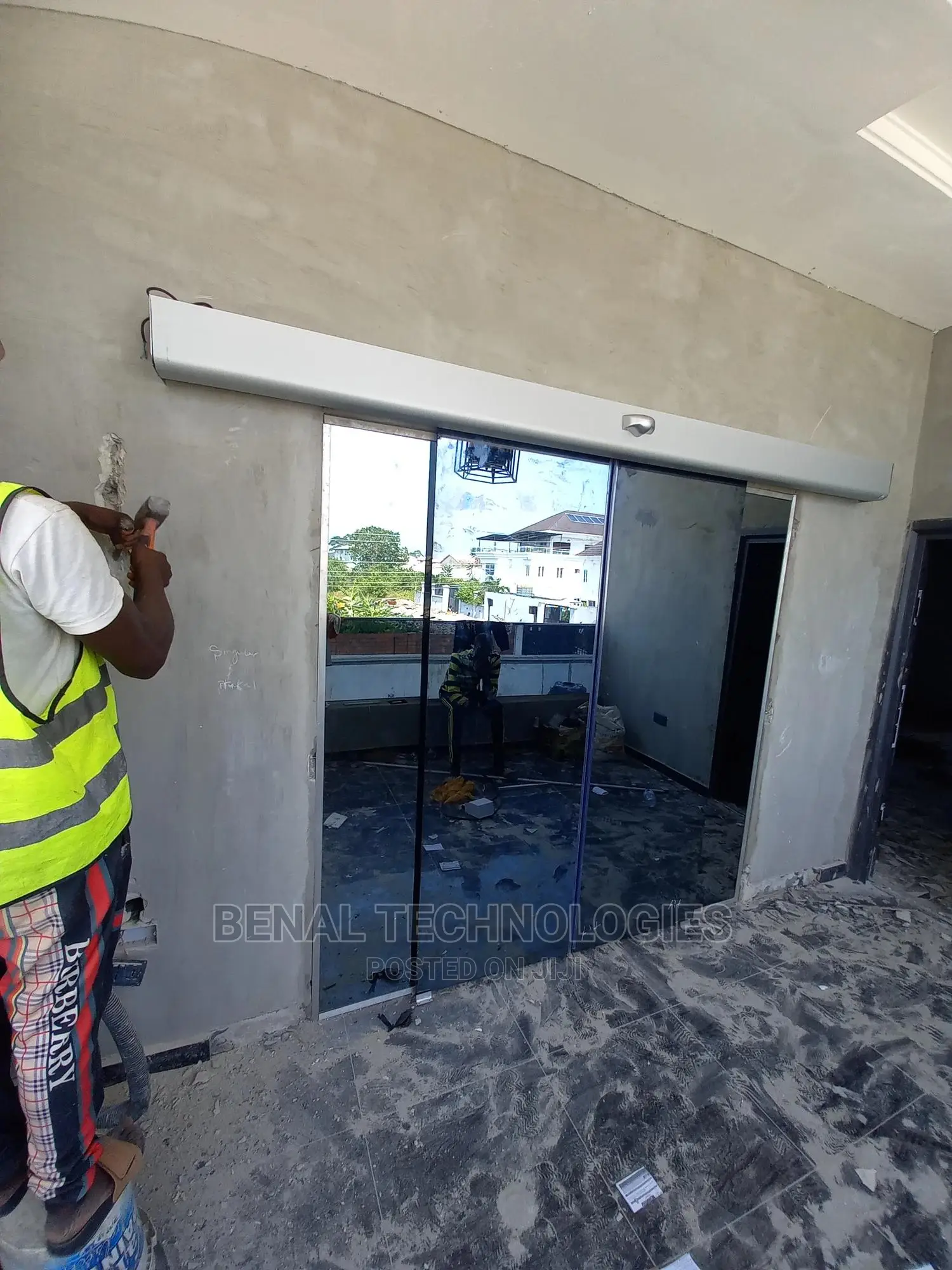 Very Quality Entrance Automatic Sensor Door in Oluyole