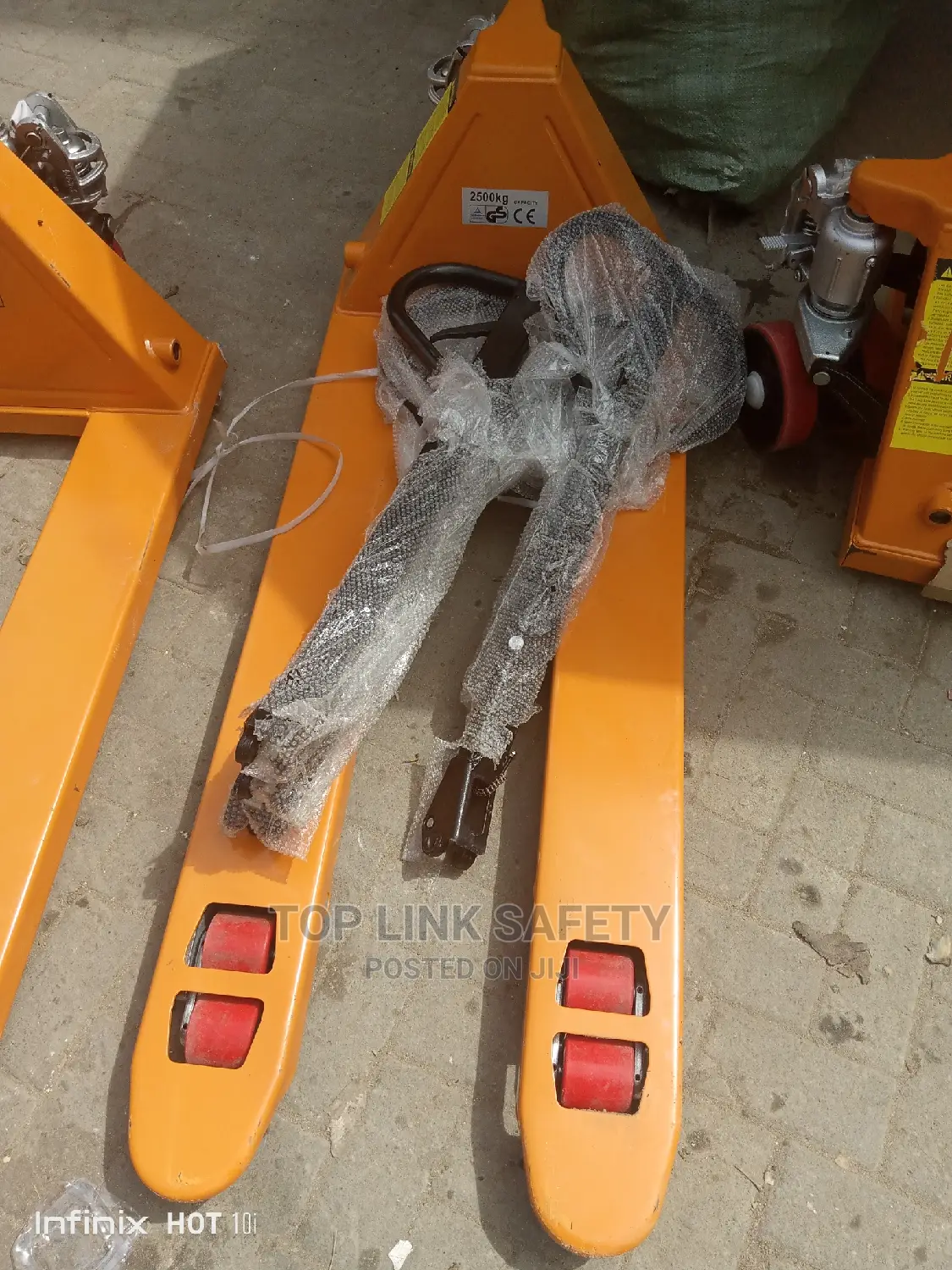 Pallet Truck 2.5ton. Normal Leg
