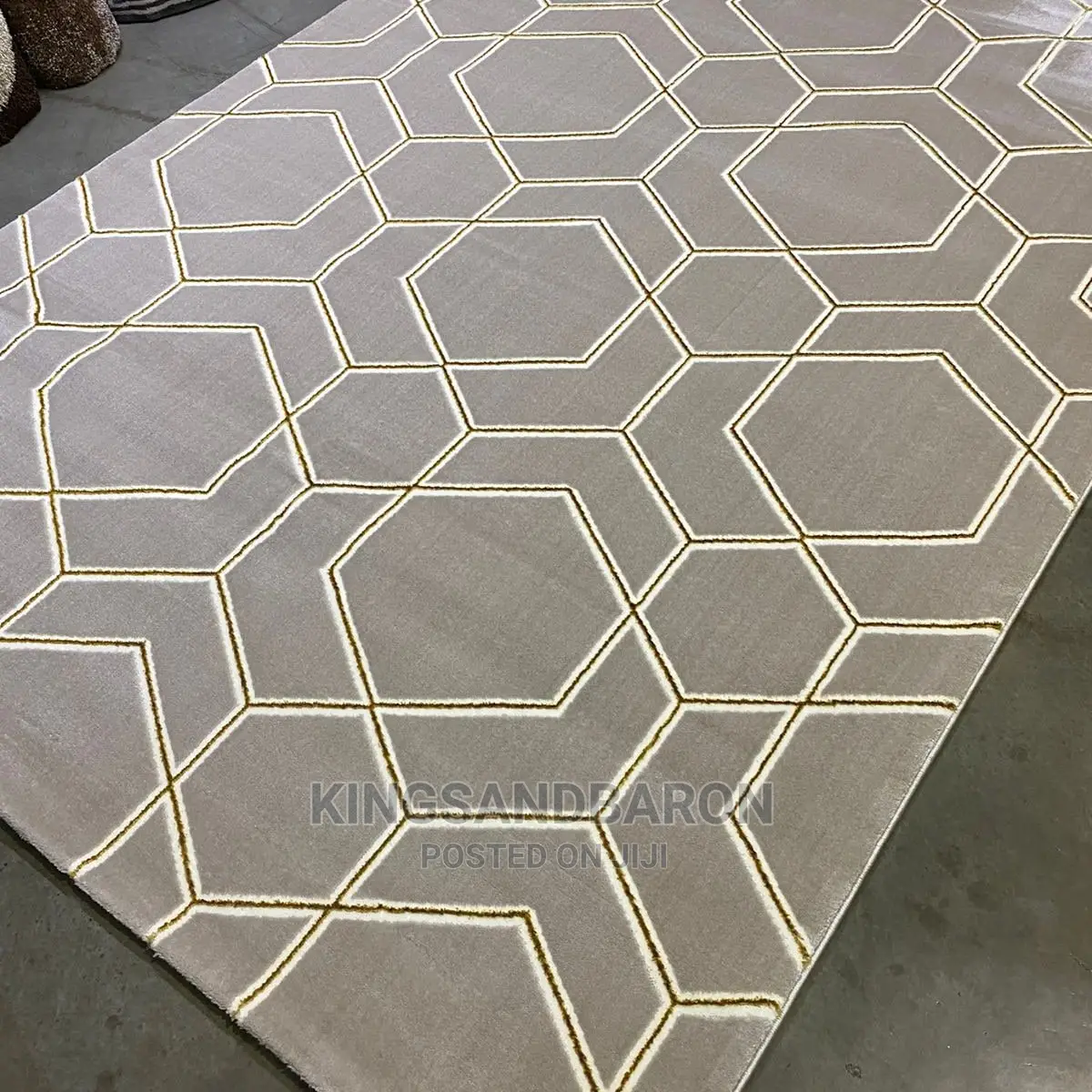 4x6fts Beige and Cream Turkey Center Rug