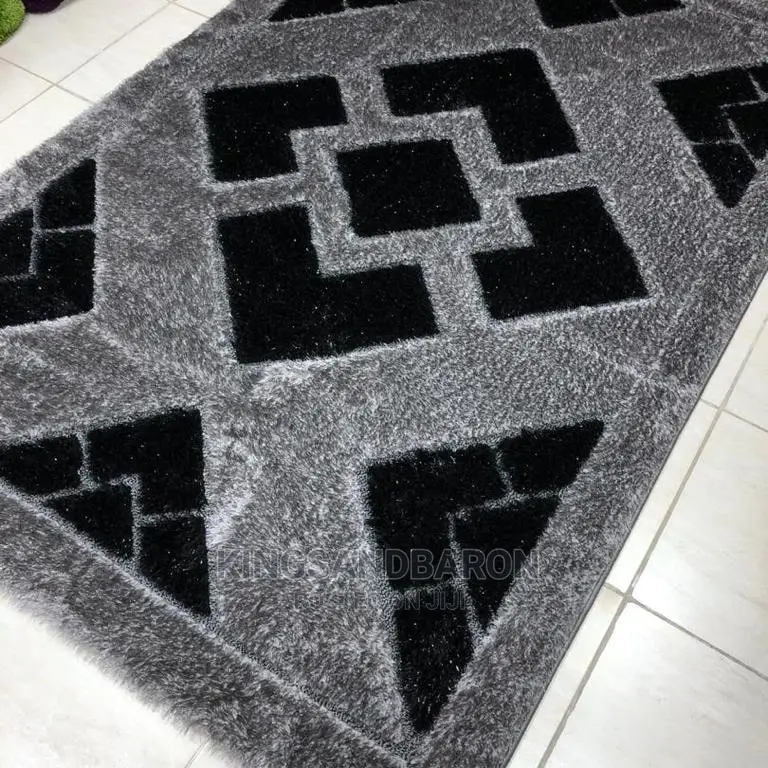 4x6fts Black, Gray,Cream Pattern Shaggy Turkey Center Piece