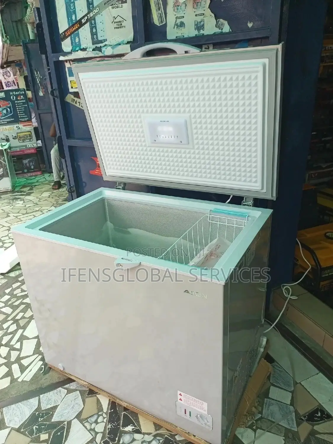 Aeon Chest Freezer 238llitres