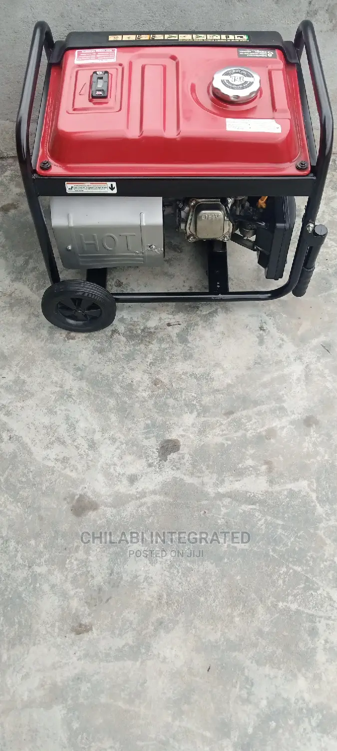 1 Month Old Very New 3.75KVA MAXI E25KWH Key Start Generator