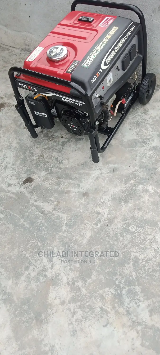 1 Month Old Very New 3.75KVA MAXI E25KWH Key Start Generator