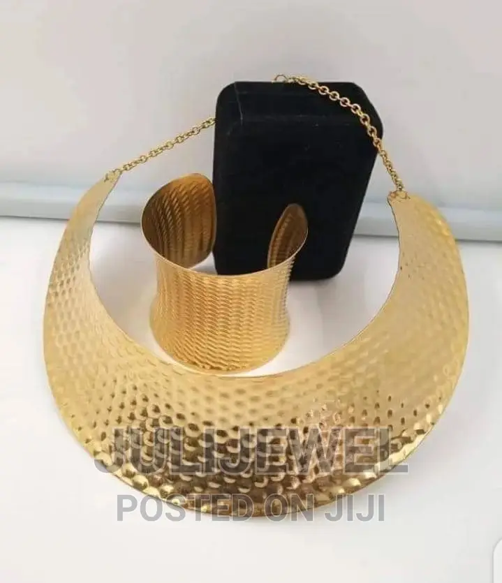 Collar Choker Necklace and Bangle