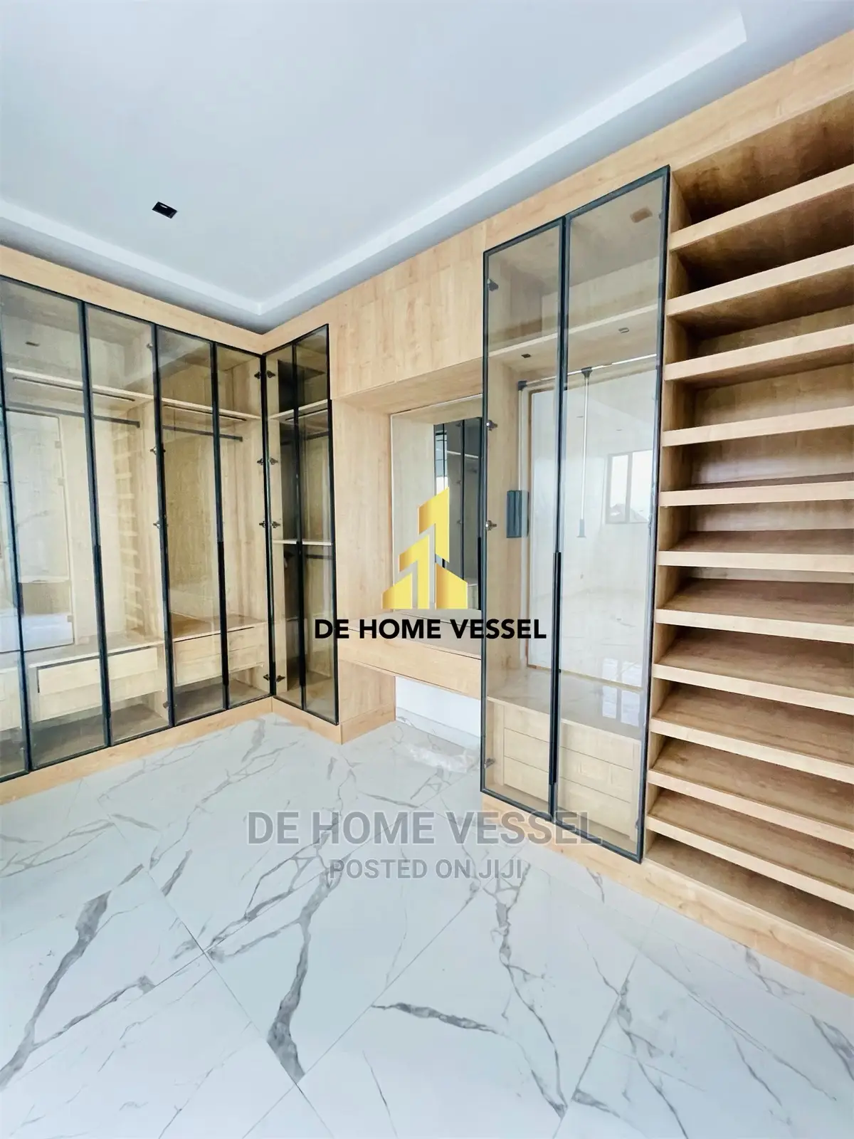 6bdrm Mansion in Osapa London for Sale
