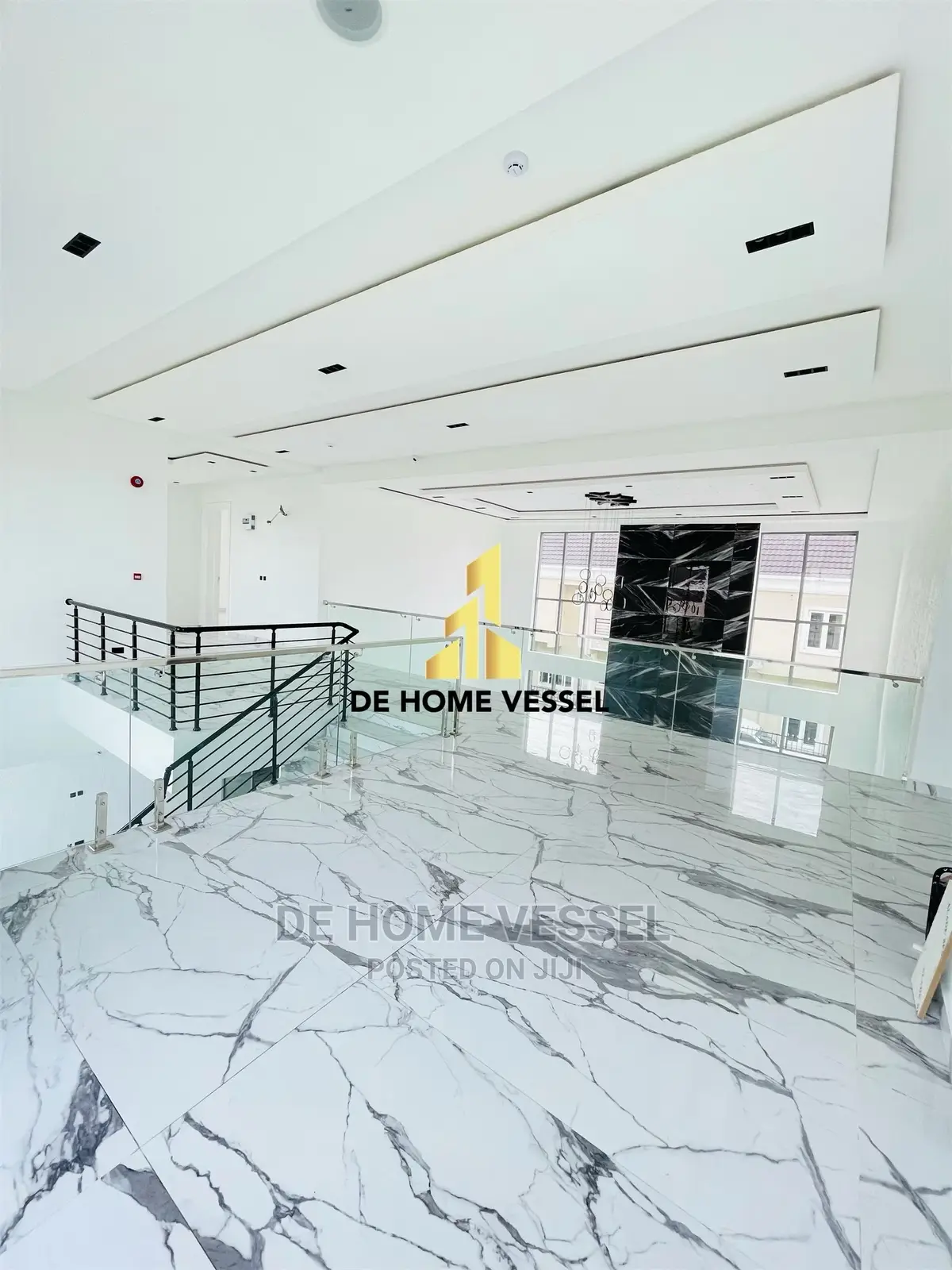 6bdrm Mansion in Osapa London for Sale