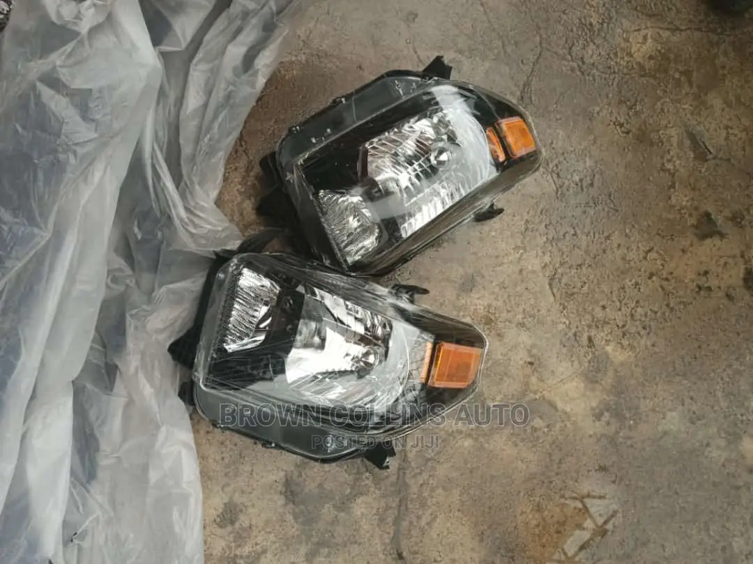 Headlamp Toyota Tundra 2014-2019 Dark