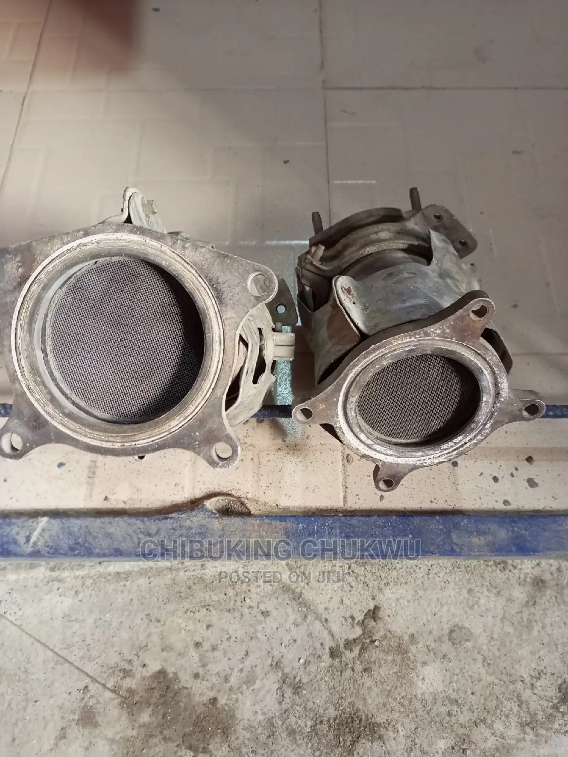 Ford Edge 08-09 Catalytic Manifold Exhaust Pots.