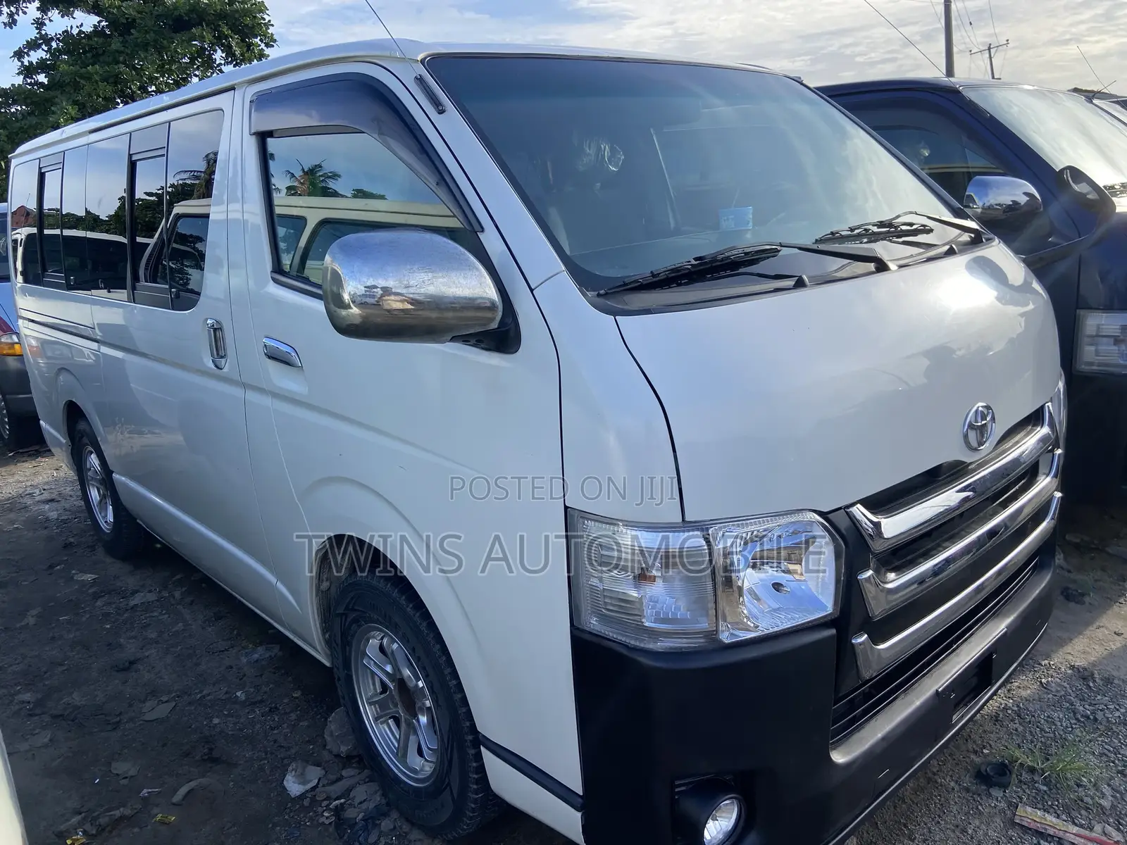 Toyota HiAce 2013 White