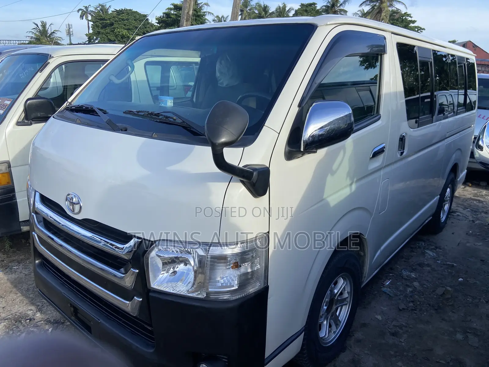 Toyota HiAce 2013 White