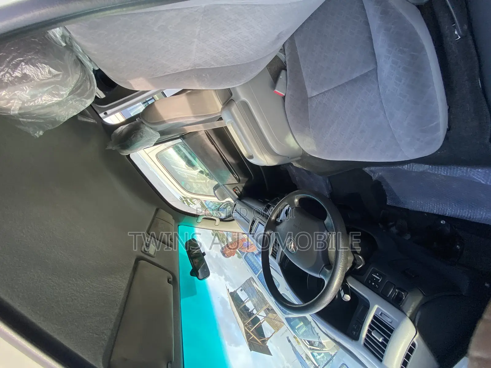 Toyota HiAce 2013 White