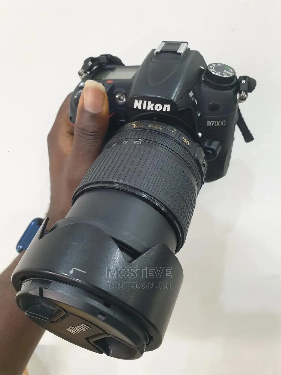 Nikon D7000 Professional Camera With 18 - 105mm Lens