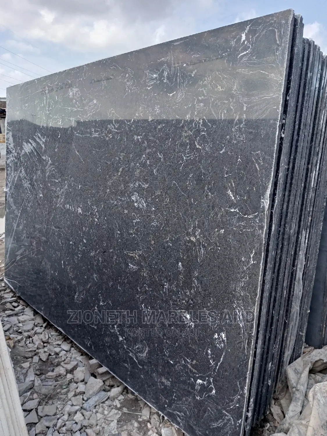 Italian Black Quartz Slab