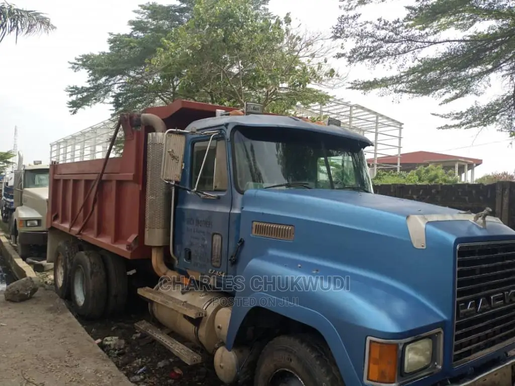 Ch Mack Tipper