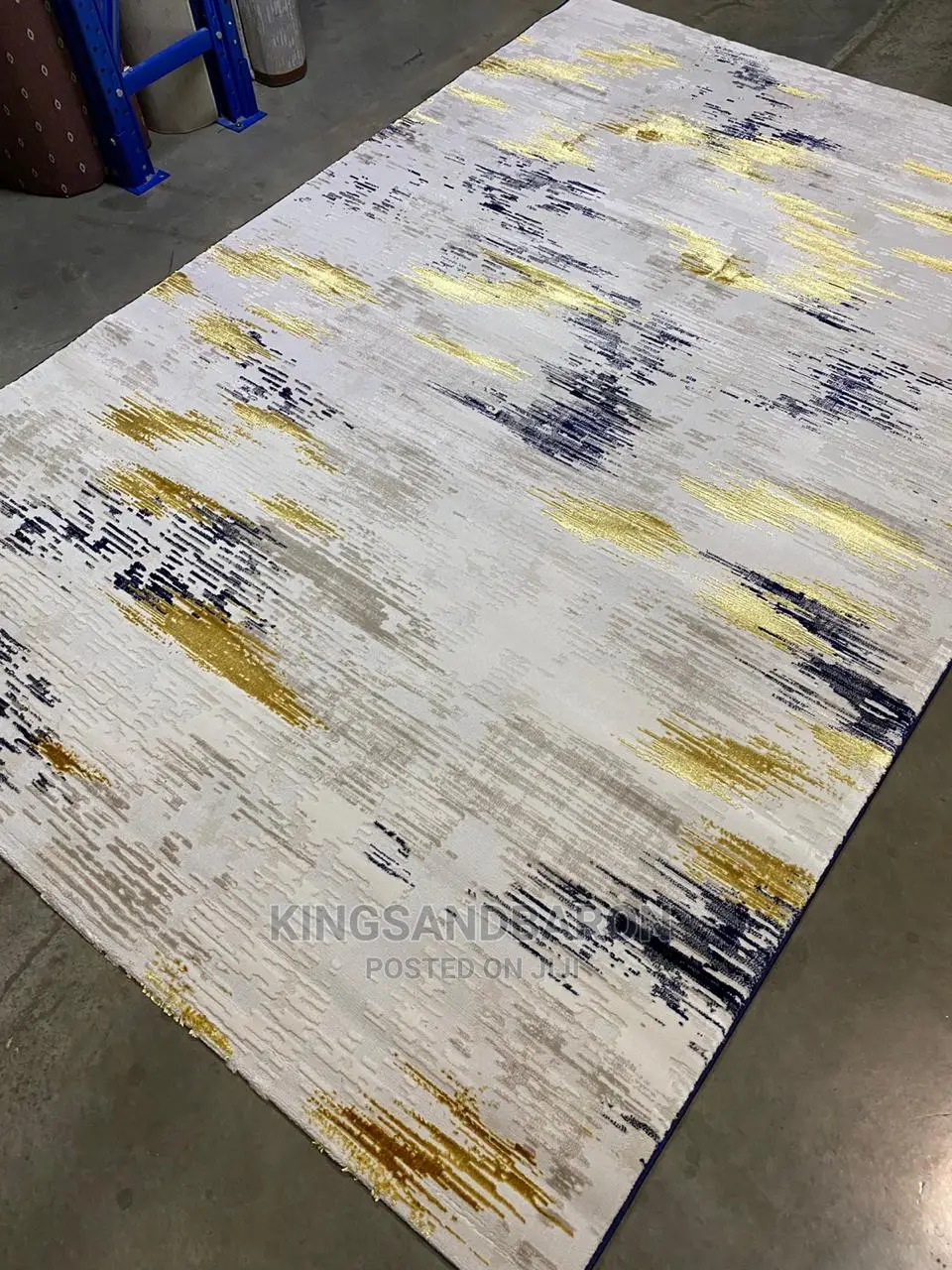 8×11fts Cream and Blue Turkey Center Rug(7x10,5×7,4x6)